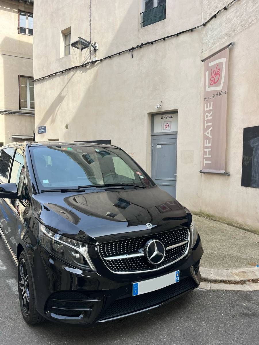 Chauffeur privé avec un siège bébé Gare Saint-Charles Marseille
