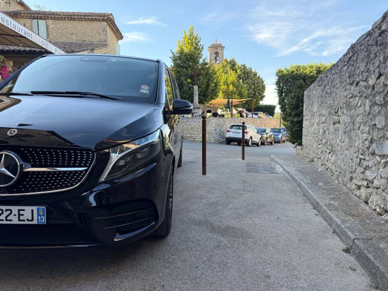 Réserver un transfert VIP en VTC entre l’aéroport Marseille Provence et le village de Lacoste
