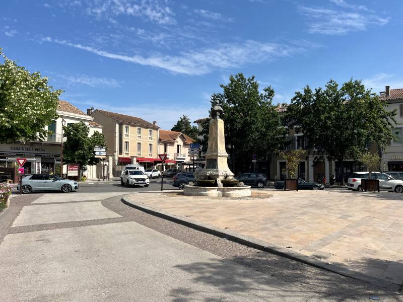 Réserver un VTC premium en van ou berline entre la gare de Marseille ou Aix TGV et L’Isle-sur-la-Sorgue