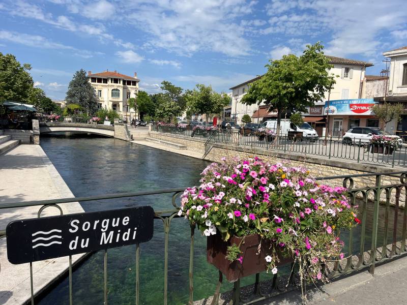 Réserver un VTC premium en van ou berline entre la gare de Marseille ou Aix TGV et L’Isle-sur-la-Sorgue